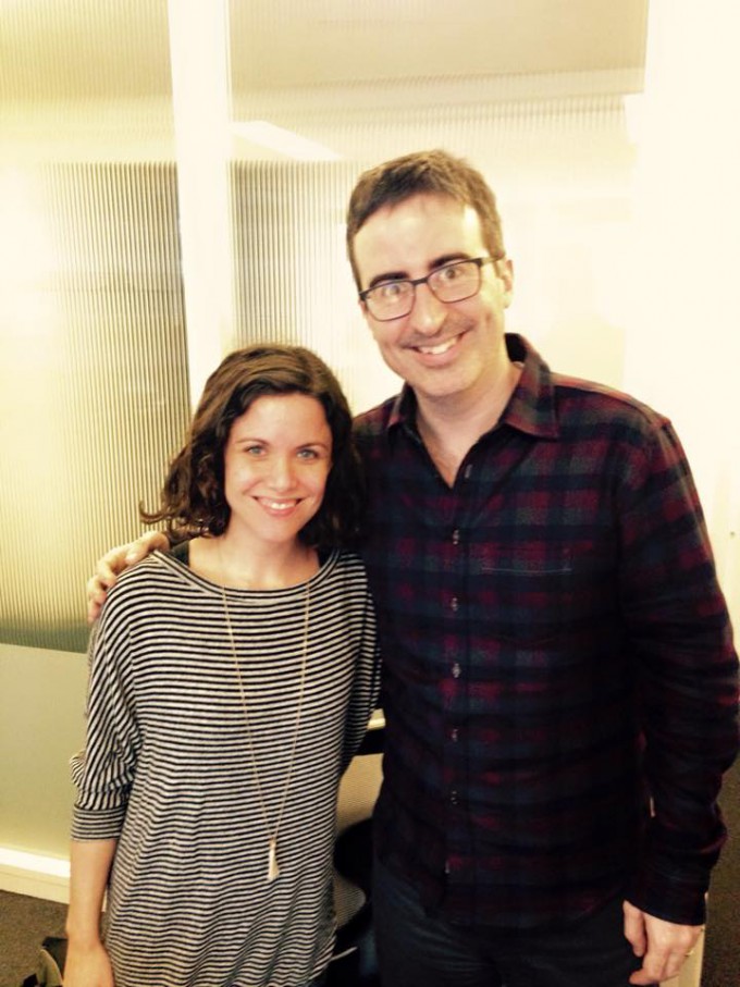 Anke op de foto met de Britse komiek John Oliver, de gastheer van HBO-show Last Week Tonight with John Oliver