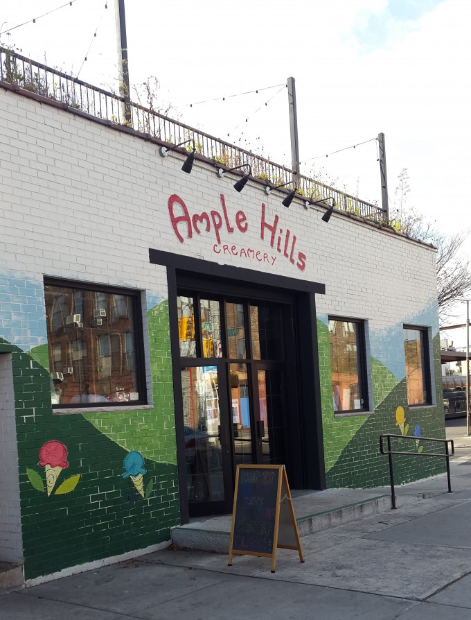 Ample Hills in Brooklyn maakt het officiele ijs voor Star Wars The Force Awakens. Foto Hans Klis